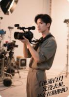 顶流白月光没去世，还在扛摄像机